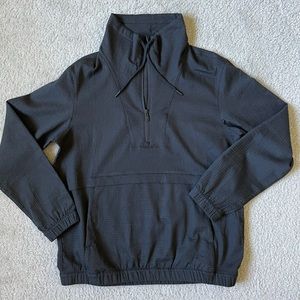 NEW Lululemon women’s black 1/2 zip pullover!